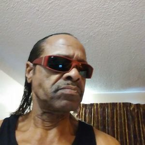 Meet your Posher, Amos